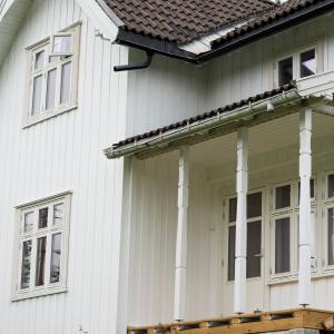 Utvendig, nye vinduer, ny veranda, ny verandadør